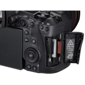Canon EOS R5 Mark II com compartimento de cartões aberto