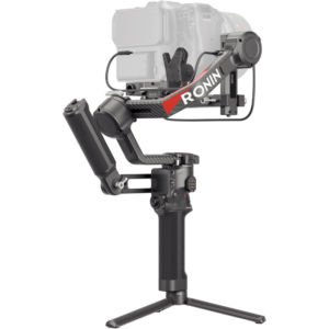 Estabilizador DJI RS 4 Pro Combo em configuração de uso